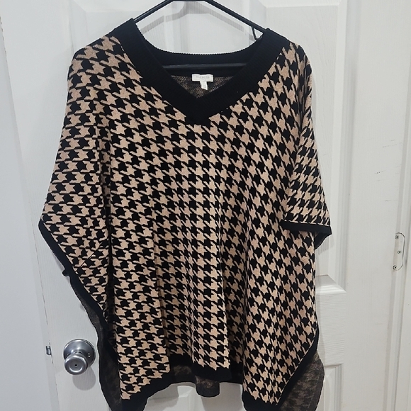 Talbots Sweaters - Talbots Black and Tan Knit Poncho‎ Size Small